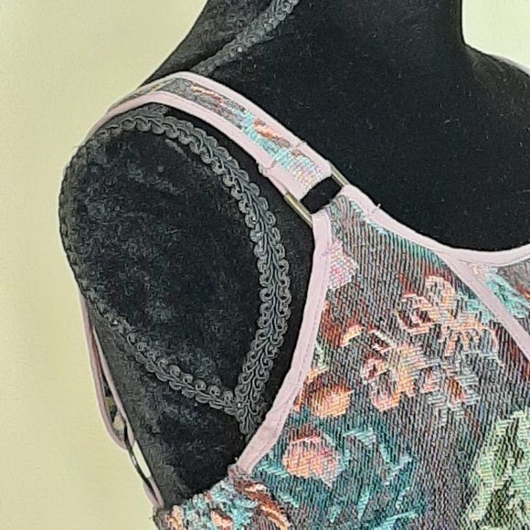 Emerald XO Ivy Lavender Brocade Crop Tank - Picture 5 of 9